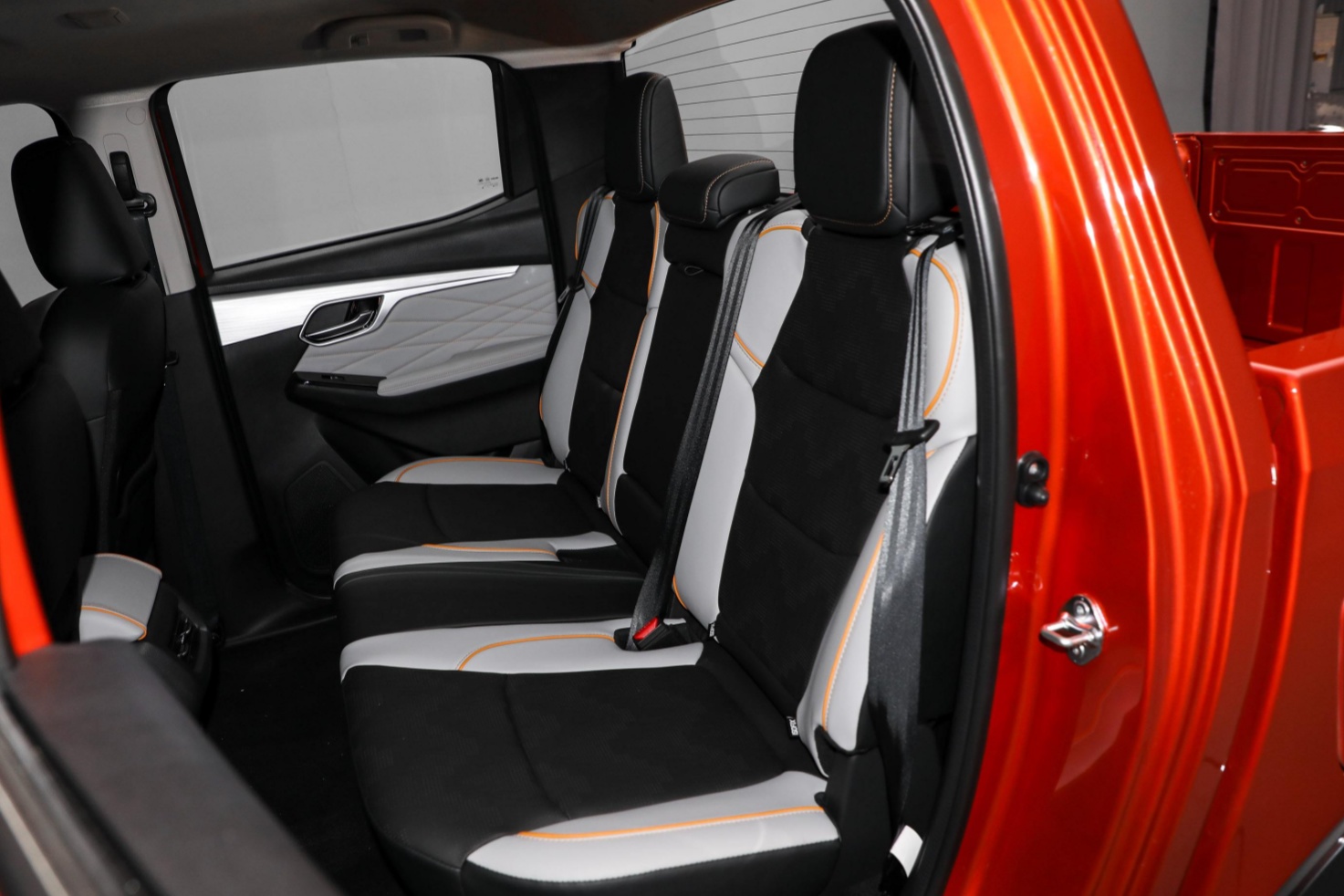 2024款五十鈴D-MAX柴油中(zhōng)型皮卡