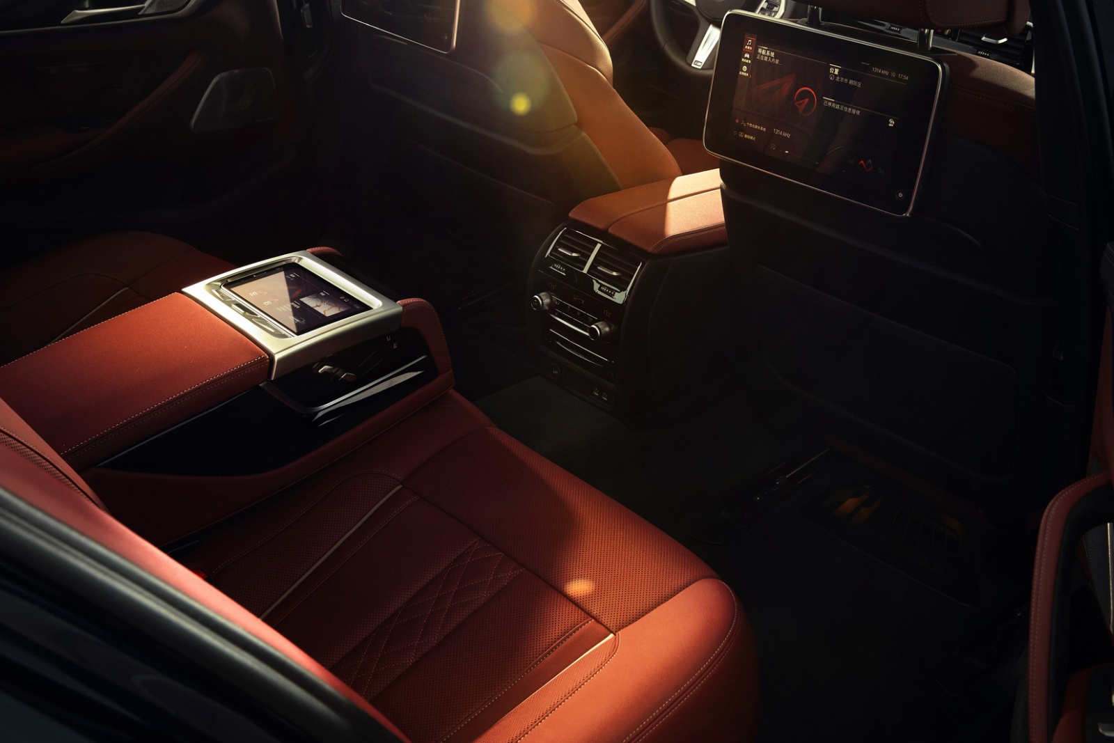  2024款寶馬5系中(zhōng)型豪華轎車(chē)行政轎車(chē)