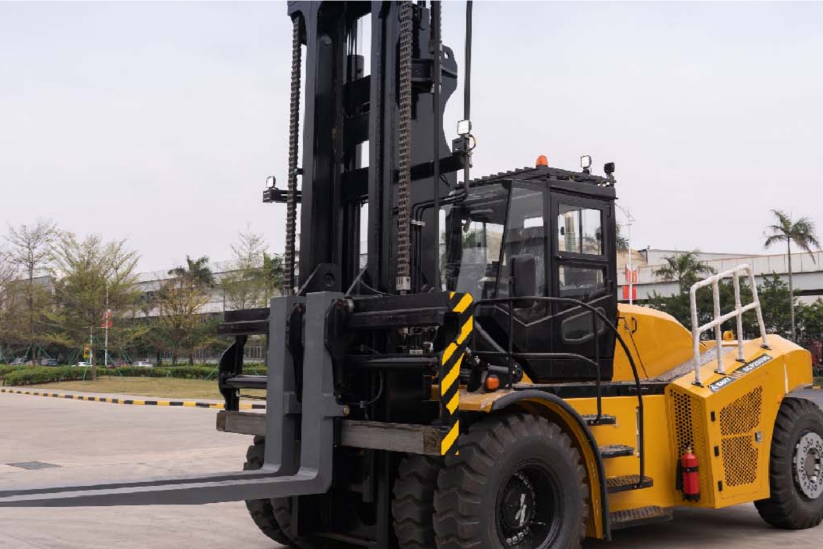 三一 平衡重式叉車(chē) SCP250V5