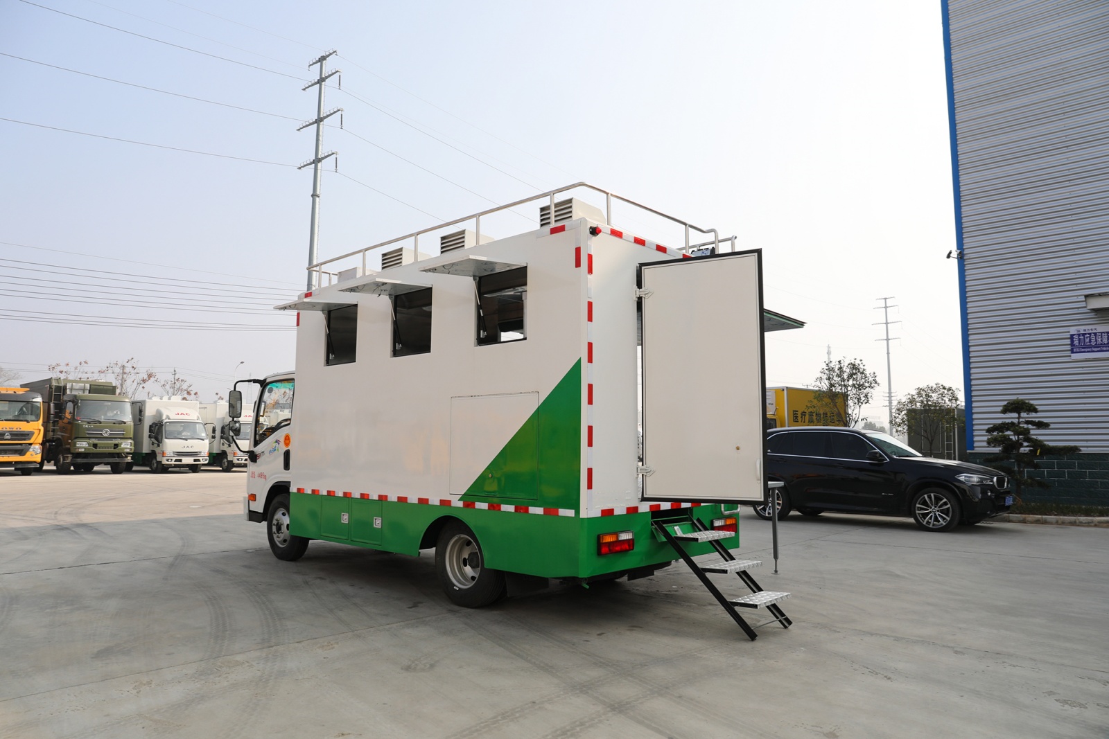 大運奧普力國(guó)六雲内126馬力移動餐車(chē) 