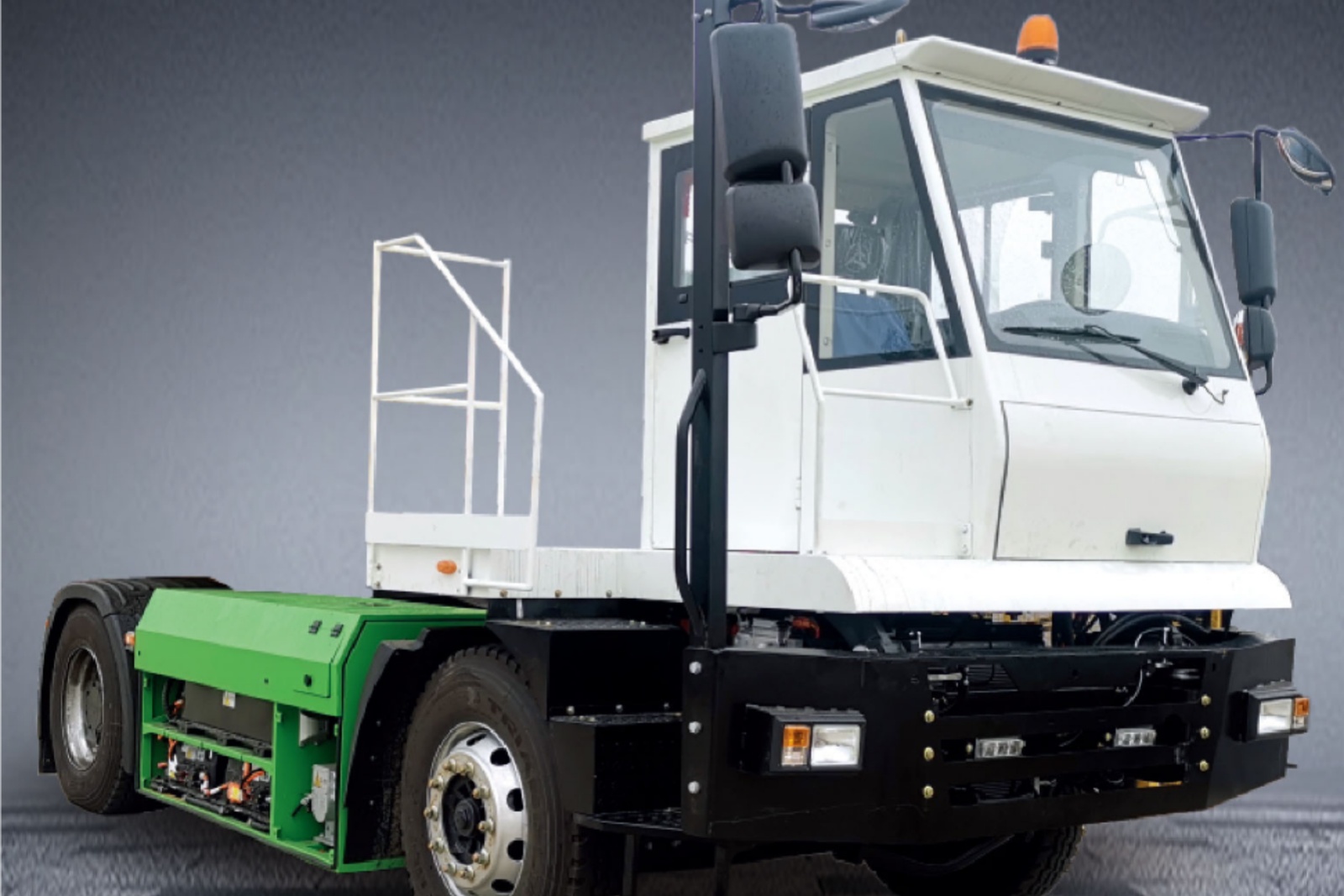 三一 純電(diàn)動港口牽引車(chē)