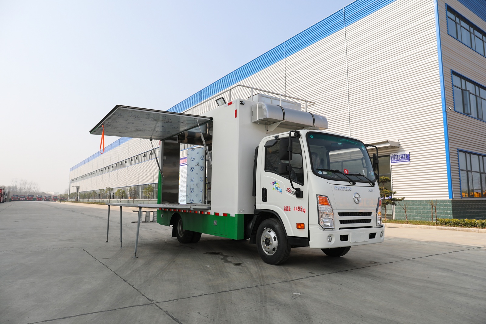 大運奧普力國(guó)六雲内126馬力移動餐車(chē) 